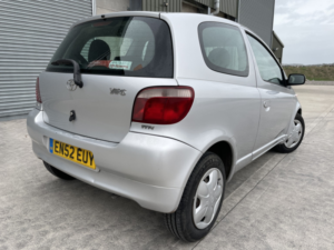 2003 Toyota Yaris 1.3 Vvt-I 16v Gls in Silver — image 3