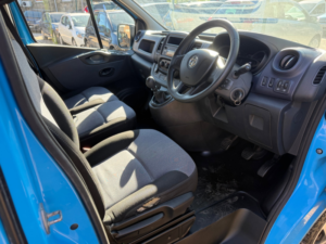 2016 Vauxhall Vivaro 1.6 Cdti 2900 Biturbo Ecoflex Panel Van 5dr Diesel Manual L2 H1 Euro 5 (s/s) (120 Ps) in Multicolour — image 5