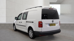 2018 Volkswagen Caddy Maxi 2.0 Tdi C20 Maxi Kombi Crew Van in White — image 3