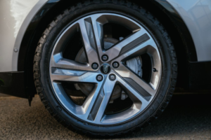 2022 Land Rover Discovery 3.0 D300 Mhev R-Dynamic Hse SUV 5dr Diesel Auto 4WD Euro 6 (s/s) (300 Ps) in Silver — image 3