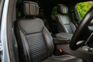 2022 Land Rover Discovery 3.0 D300 Mhev R-Dynamic Hse SUV 5dr Diesel Auto 4WD Euro 6 (s/s) (300 Ps) in Silver — image 4