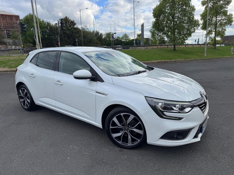 2019 Renault Megane 1.5 Blue Dci Iconic Edc Euro 6 (s/s) 5dr in White — image 1