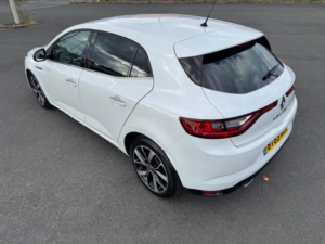 2019 Renault Megane 1.5 Blue Dci Iconic Edc Euro 6 (s/s) 5dr in White — image 2
