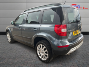 2016 Skoda Yeti 2.0 Tdi Se in Grey — image 5
