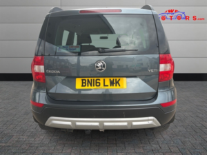 2016 Skoda Yeti 2.0 Tdi Se in Grey — image 6