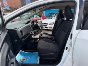 2017 Toyota Yaris 1.33 Dual Vvt-I Design Euro 6 5dr in White — image 4