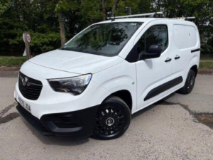 2021 Vauxhall Combo 1.5 Turbo D 2000 Edition L1 H1 Euro 6 (s/s) 4dr in White — image 3