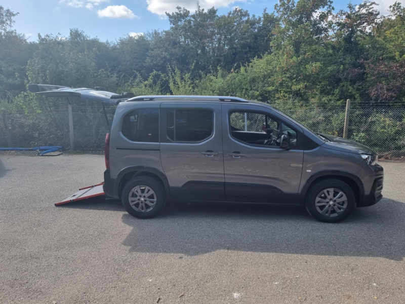 2022 Peugeot Rifter 1.2 Puretech Allure Premium in Grey — image 1