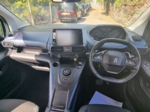 2022 Peugeot Rifter 1.2 Puretech Allure Premium in Grey — image 2