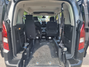 2022 Peugeot Rifter 1.2 Puretech Allure Premium in Grey — image 3