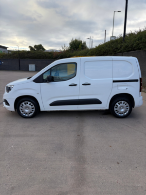 2020 Vauxhall Combo 1.6 Turbo D 2300 Sportive Panel Van 4dr Diesel Manual L1 H1 Euro 6 (s/s) (100 Ps) in White — image 2