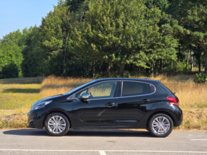 2017 Peugeot 208 1.6 Bluehdi Allure Hatchback 5dr Diesel Manual Euro 6 (100 Ps) in Black — image 4