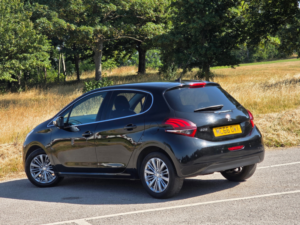 2017 Peugeot 208 1.6 Bluehdi Allure Hatchback 5dr Diesel Manual Euro 6 (100 Ps) in Black — image 5