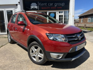 2015 Dacia Sandero Stepway 0.9 Stepway Laureate Tce 90 in Red — image 3