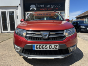 2015 Dacia Sandero Stepway 0.9 Stepway Laureate Tce 90 in Red — image 5