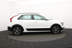 2022 Kia Niro 1.6h Gdi 2 SUV 5dr Petrol Hybrid Dct Euro 6 (s/s) (139 Bhp) in White — image 2