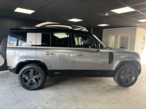 2024 Land Rover Defender 110 3.0 D300 Mhev X-Dynamic Hse Auto 4WD Euro 6 (s/s) 5dr in Grey — image 2