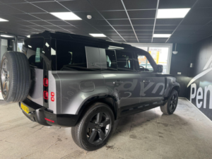 2024 Land Rover Defender 110 3.0 D300 Mhev X-Dynamic Hse Auto 4WD Euro 6 (s/s) 5dr in Grey — image 5