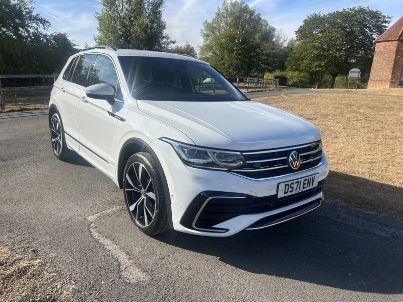 2021 Volkswagen Tiguan 1.5 Tsi R-Line in White — image 1