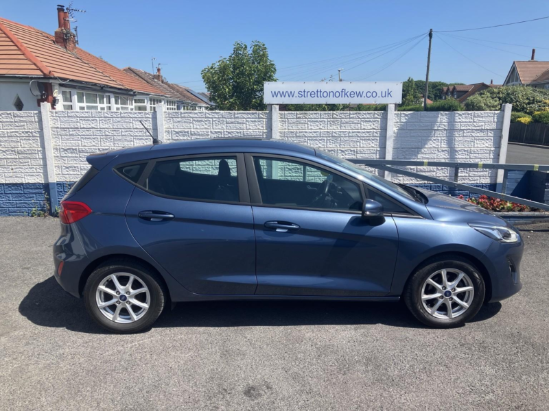 2019 Ford Fiesta 1.0 T Ecoboost Zetec in Blue — image 1