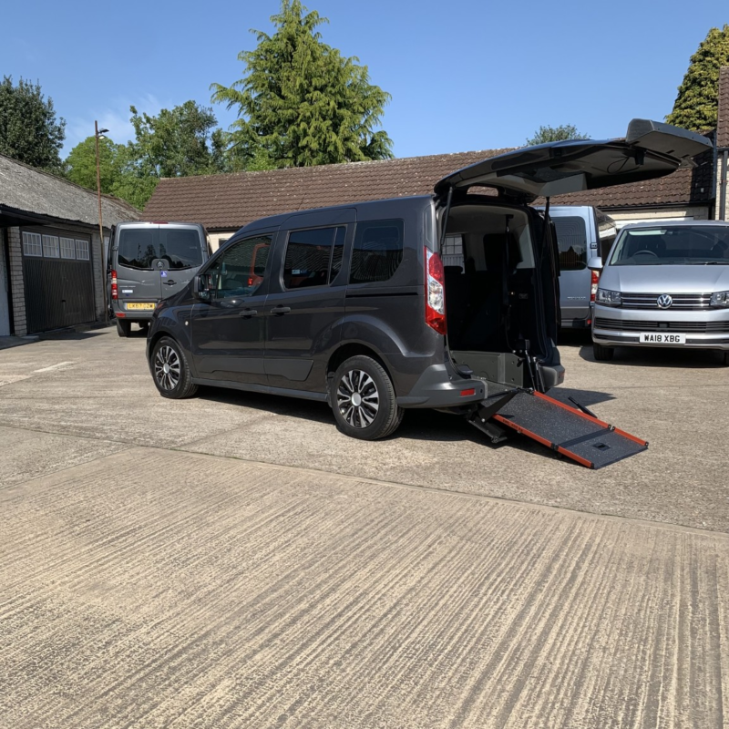 2018 Ford Tourneo Connect 1.5 Tdci Zetec in Grey — image 1