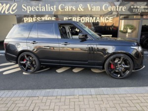 2017 Land Rover Range Rover 3.0 Td V6 Vogue Se in Black — image 3