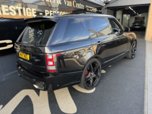 2017 Land Rover Range Rover 3.0 Td V6 Vogue Se in Black — image 5