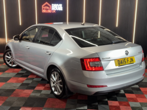 2015 Skoda Octavia 1.6 Tdi Elegance in Silver — image 2