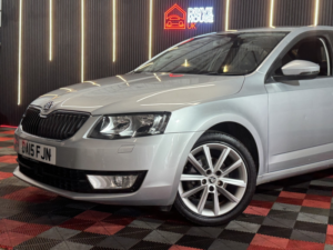 2015 Skoda Octavia 1.6 Tdi Elegance in Silver — image 6