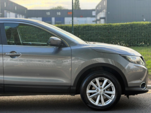 2017 Nissan Qashqai 1.5 Dci Acenta 2WD Euro 6 (s/s) 5dr in Grey — image 6