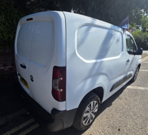 2021 Vauxhall Combo 1.5 Turbo D 2000 Edition in White — image 4
