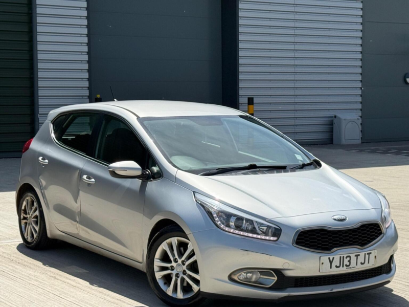 2013 Kia Ceed 1.6 Crdi Ecodynamics 2 Euro 5 (s/s) 5dr in Silver — image 1