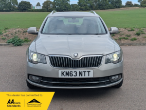2013 Skoda Superb Elegance Tdi Cr in Beige — image 3