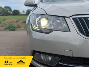 2013 Skoda Superb Elegance Tdi Cr in Beige — image 4