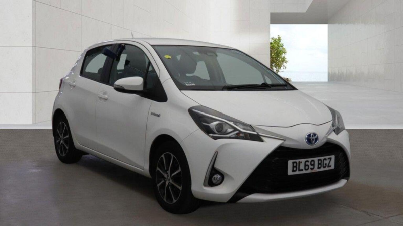 2019 Toyota Yaris 1.5 Vvt-H Icon Tech E-CVT Euro 6 (s/s) 5dr in White — image 1