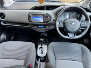 2019 Toyota Yaris 1.5 Vvt-H Icon Tech E-CVT Euro 6 (s/s) 5dr in White — image 4