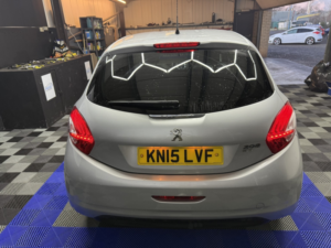 2015 Peugeot 208 1.6 E-Hdi Allure in Silver — image 6