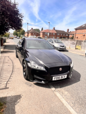 2016 Jaguar Xf 2.0d R-Sport Saloon 4dr Diesel Auto Euro 6 (s/s) (180 Ps) in Black — image 2