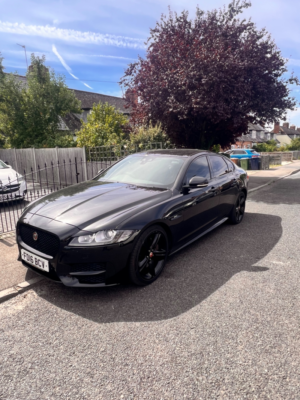 2016 Jaguar Xf 2.0d R-Sport Saloon 4dr Diesel Auto Euro 6 (s/s) (180 Ps) in Black — image 4