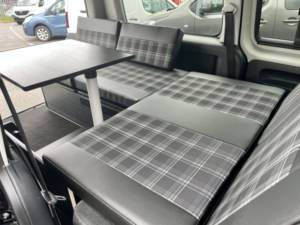 2019 Volkswagen Caddy Maxi 2.0 Tdi C20 Maxi in Purple — image 3