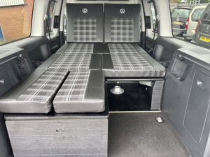 2019 Volkswagen Caddy Maxi 2.0 Tdi C20 Maxi in Purple — image 6