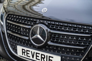 2025 Mercedes-Benz V Class 2.0 V220d Premium MPV 5dr Diesel G-Tronic+ Euro 6 (s/s) (8 Seat, Extra Long) (163 Ps) in Black — image 2