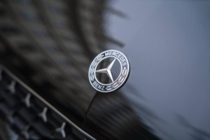 2025 Mercedes-Benz V Class 2.0 V220d Premium MPV 5dr Diesel G-Tronic+ Euro 6 (s/s) (8 Seat, Extra Long) (163 Ps) in Black — image 3