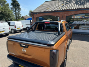 2018 Nissan Navara 2.3 Dci Tekna Auto 4WD Euro 6 4dr in Yellow — image 3