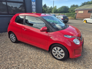 2016 Citroen C1 1.0 Vti Feel in Red — image 4