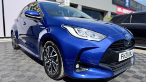 2021 Toyota Yaris 1.5 Vvt-H Design E-CVT Euro 6 (s/s) 5dr in Blue — image 2