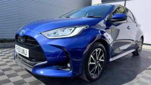 2021 Toyota Yaris 1.5 Vvt-H Design E-CVT Euro 6 (s/s) 5dr in Blue — image 6