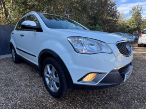 2011 Ssangyong Korando 2.0d Ex 4WD Euro 5 5dr in White — image 4