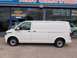 2020 Volkswagen Transporter 2.0 Tdi T30 Startline Panel Van 5dr Diesel Manual Lwb Euro 6 110 Ps in White — image 3