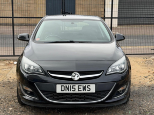 2015 Vauxhall Astra 1.6i Sri Euro 6 5dr in Black — image 2